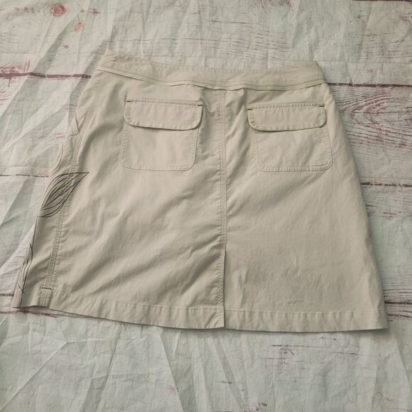 Title Nine Skort With Side Leaf Print Size 8 - Picture 2 of 5